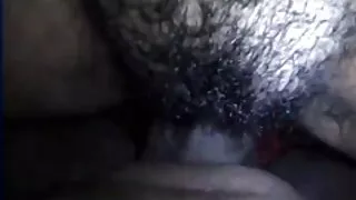 இளமை டி-மாடல் வெவ்வேறு போஸ்களில் மலையாள ஆண்ட்டி xxx மழையில் கூச்சி உழைக்கிறது